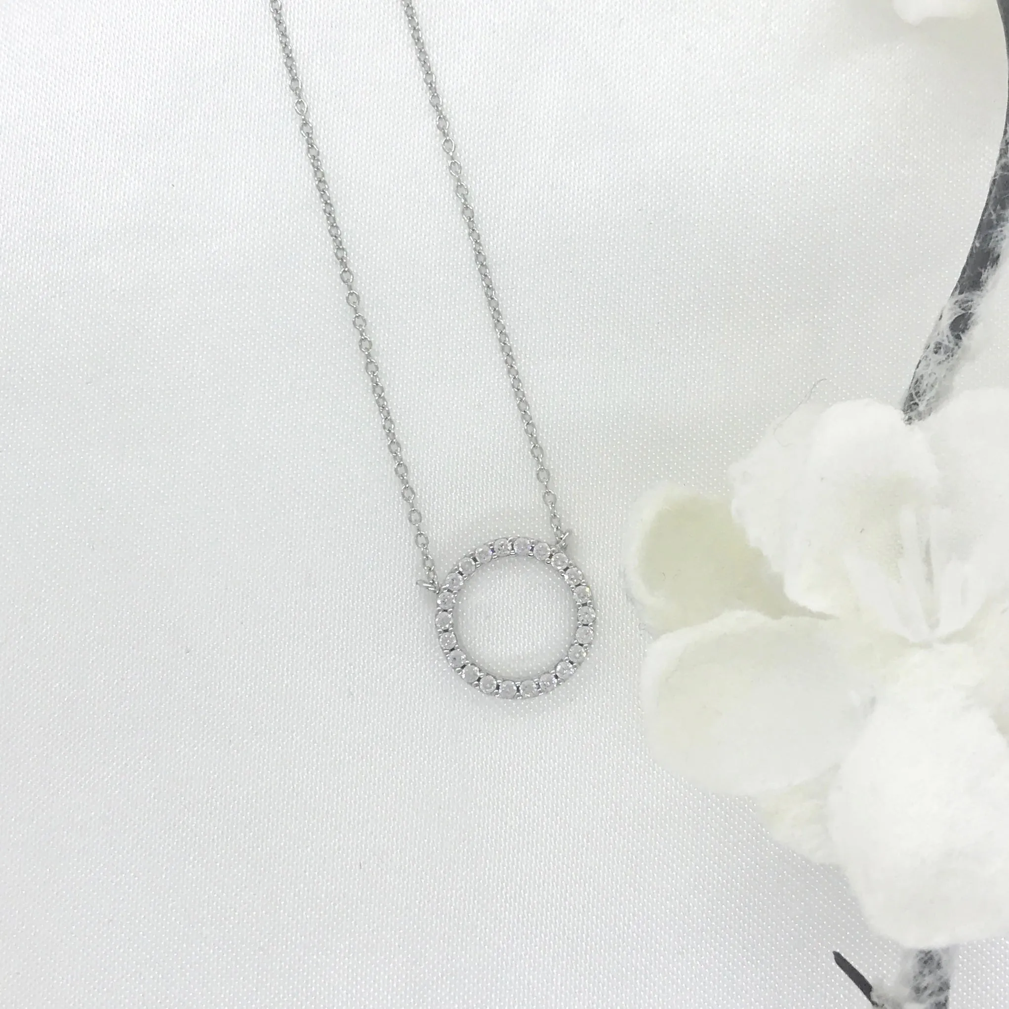 10k White Gold CZ Circle Necklace