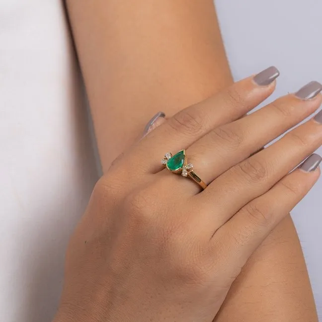 18K Yellow Gold Emerald Ring