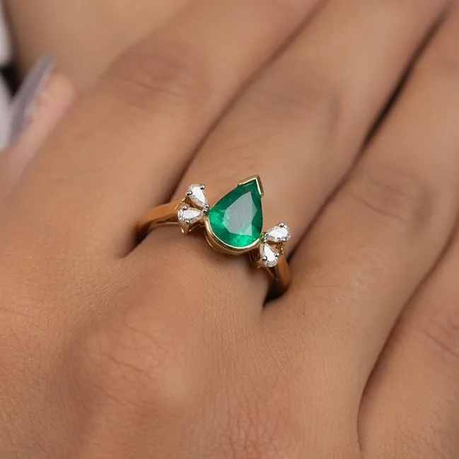 18K Yellow Gold Emerald Ring