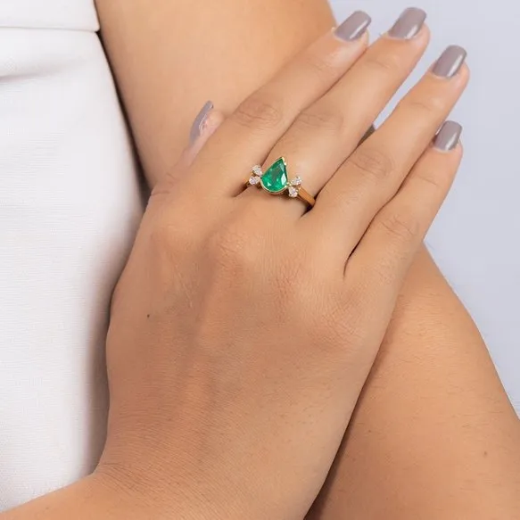 18K Yellow Gold Emerald Ring