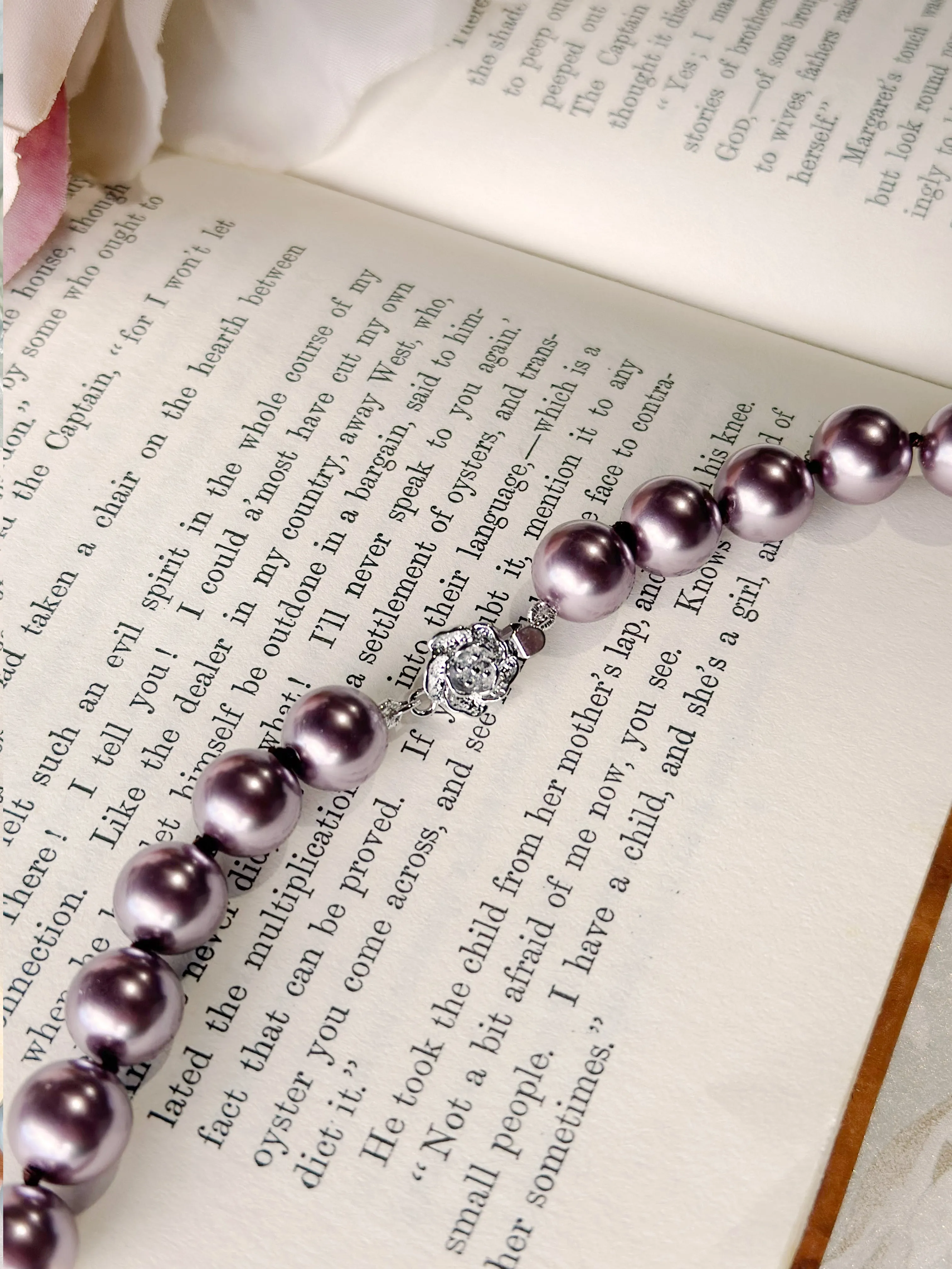 Carmen Short Pearl Necklace (Mauve)