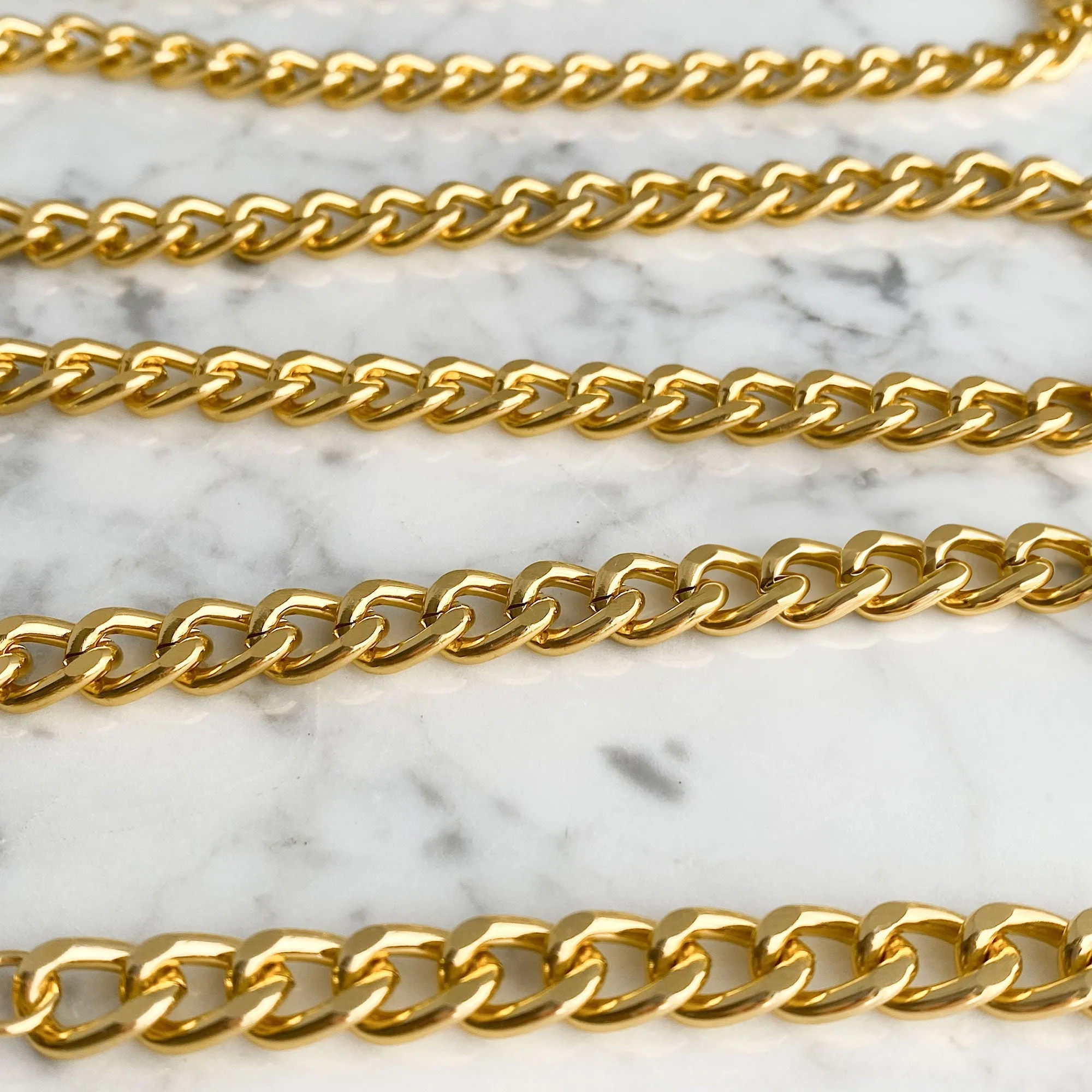 CLARISSA lightweight gold chain belt