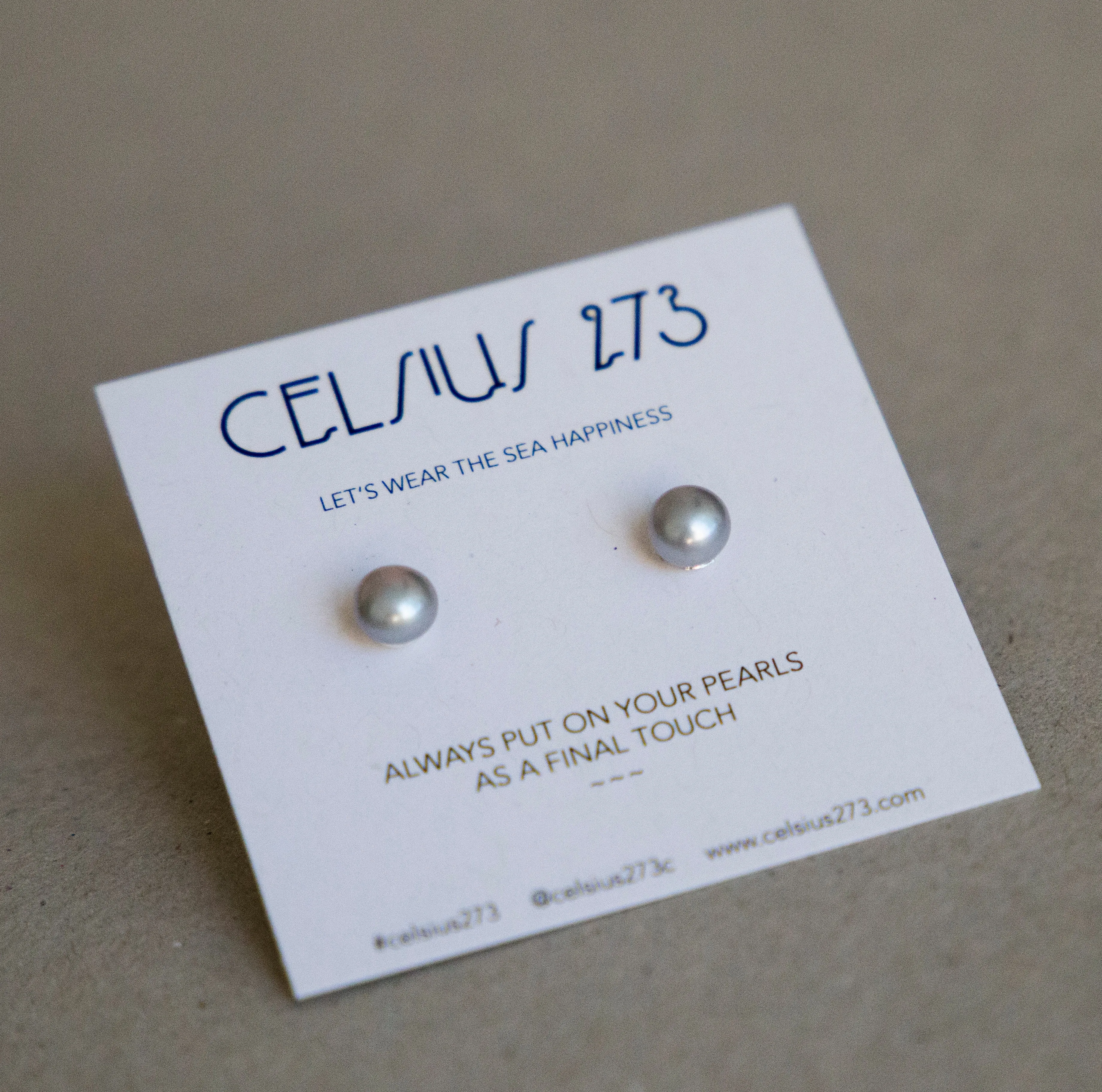 Classic MINI pearls earrings