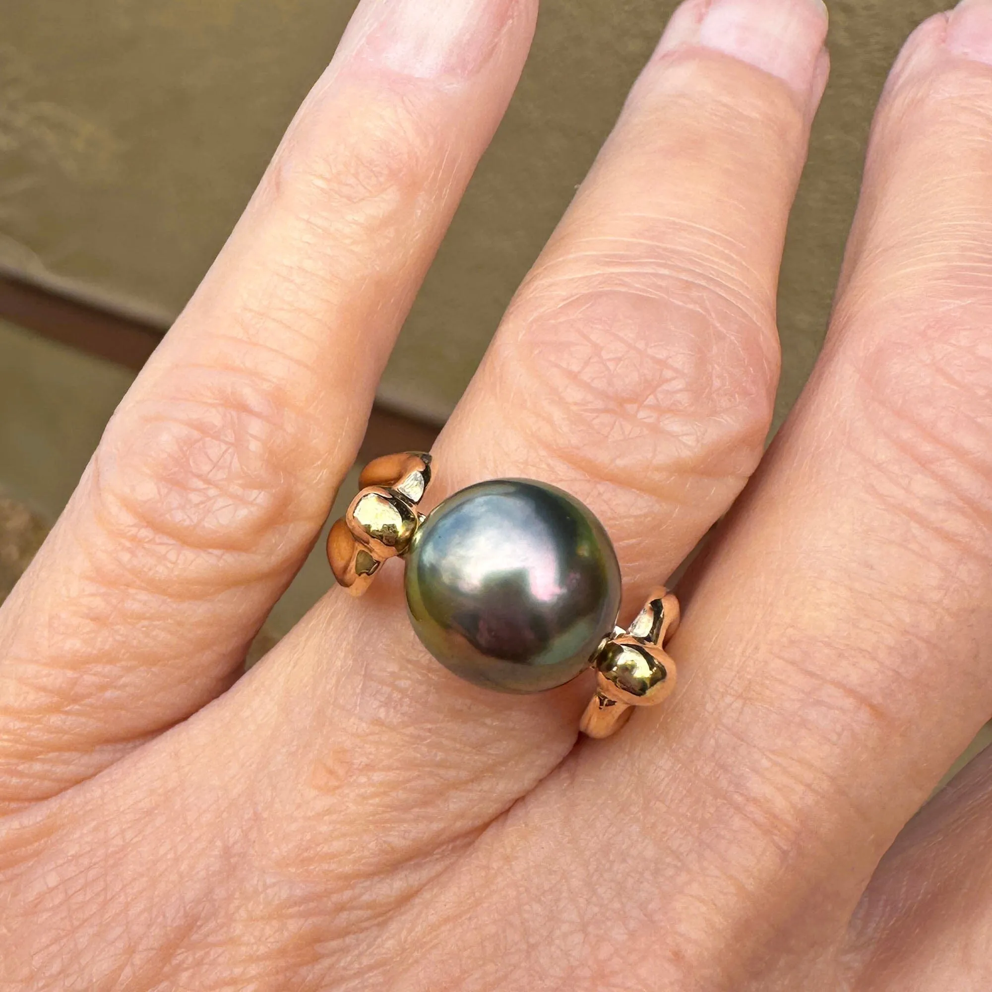 Contemporary 14K Gold Black Tahitian Pearl Ring