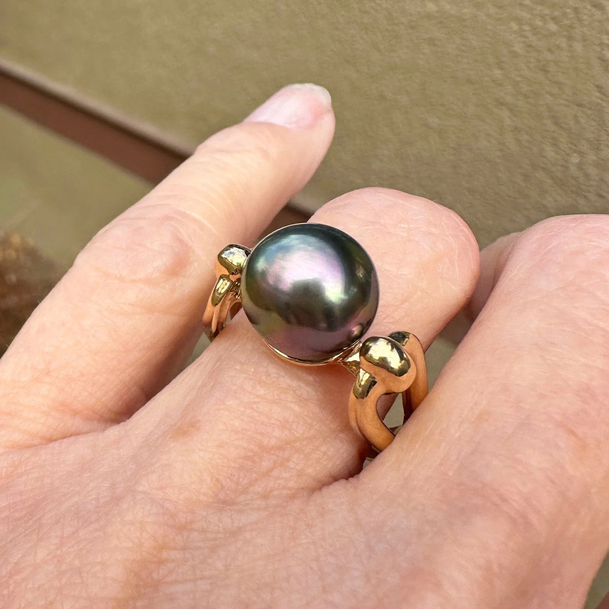 Contemporary 14K Gold Black Tahitian Pearl Ring