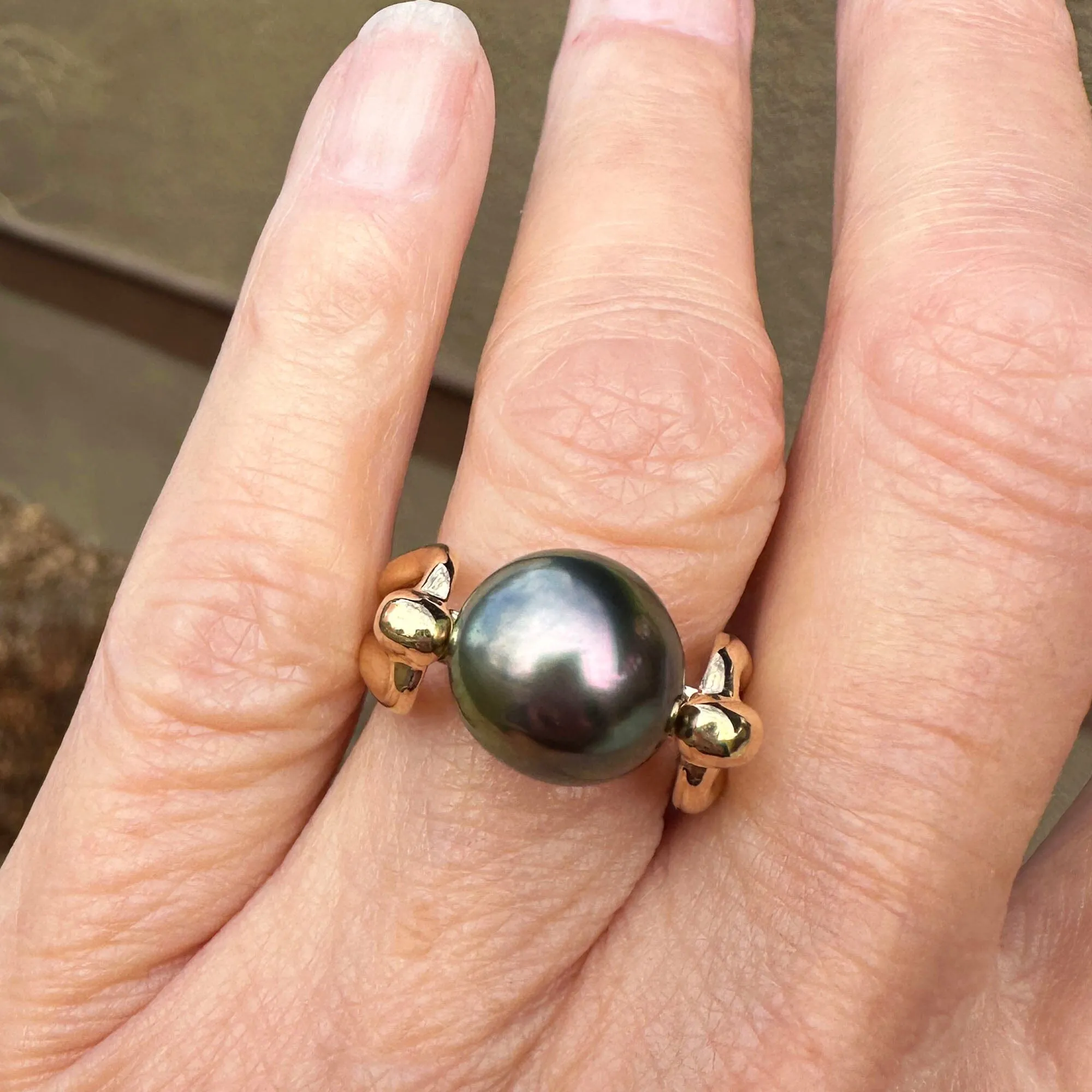 Contemporary 14K Gold Black Tahitian Pearl Ring