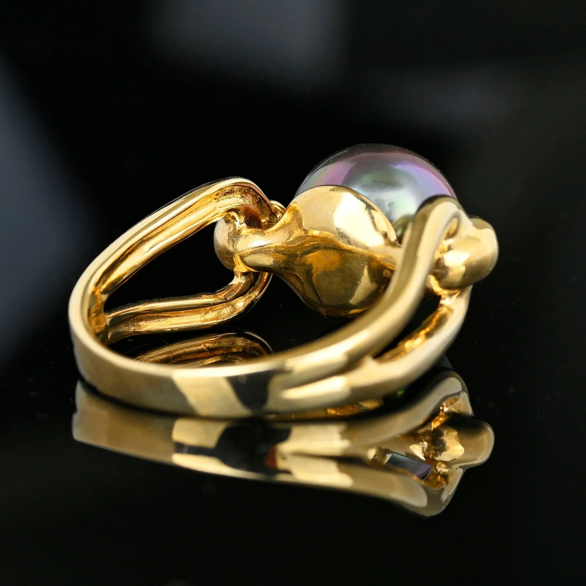 Contemporary 14K Gold Black Tahitian Pearl Ring