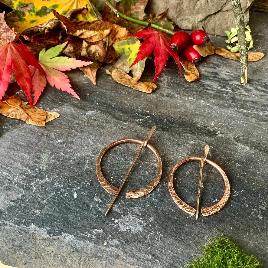 Copper and bronze penannular brooch