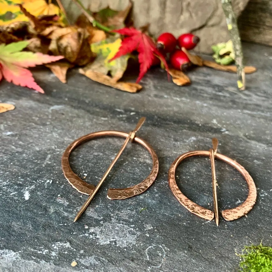 Copper and bronze penannular brooch