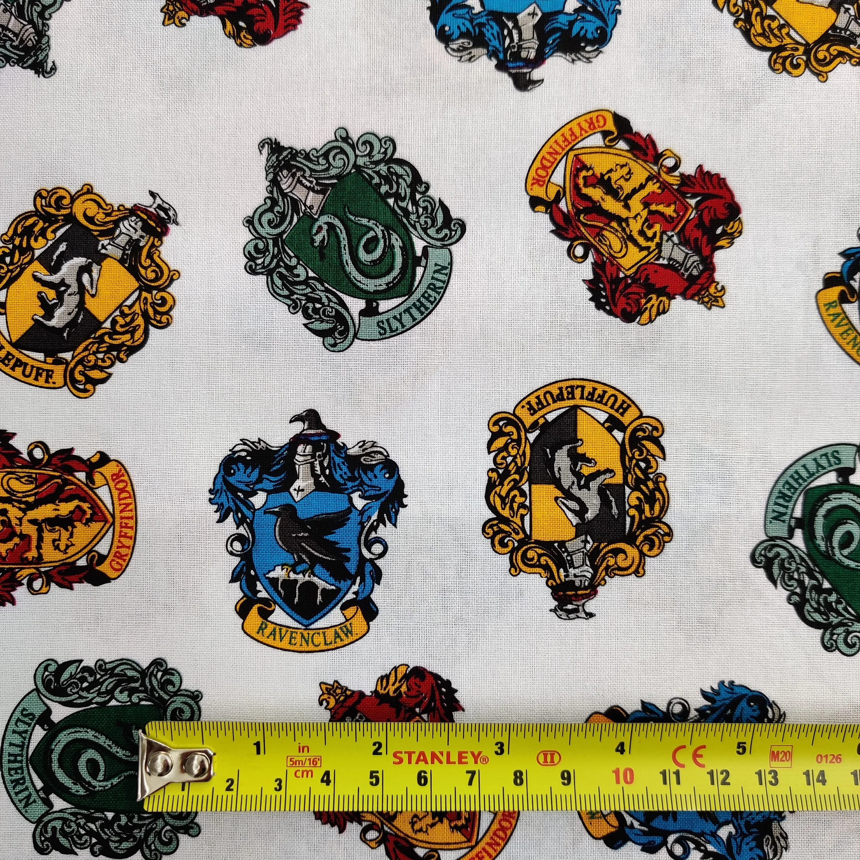 FS635_7 Harry Potter Crests