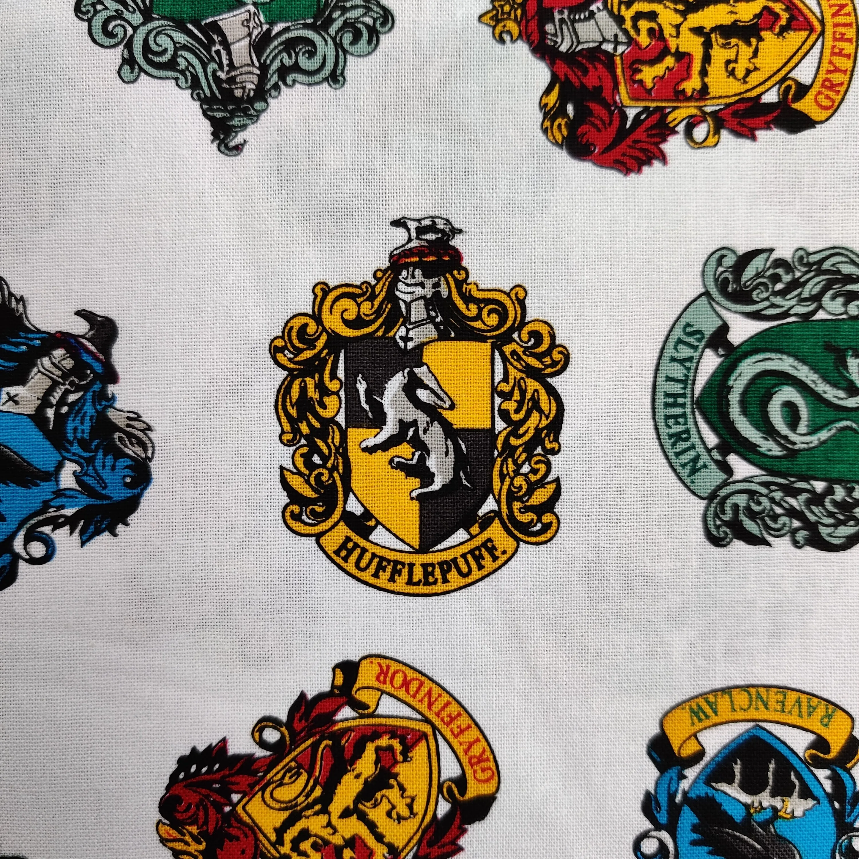 FS635_7 Harry Potter Crests