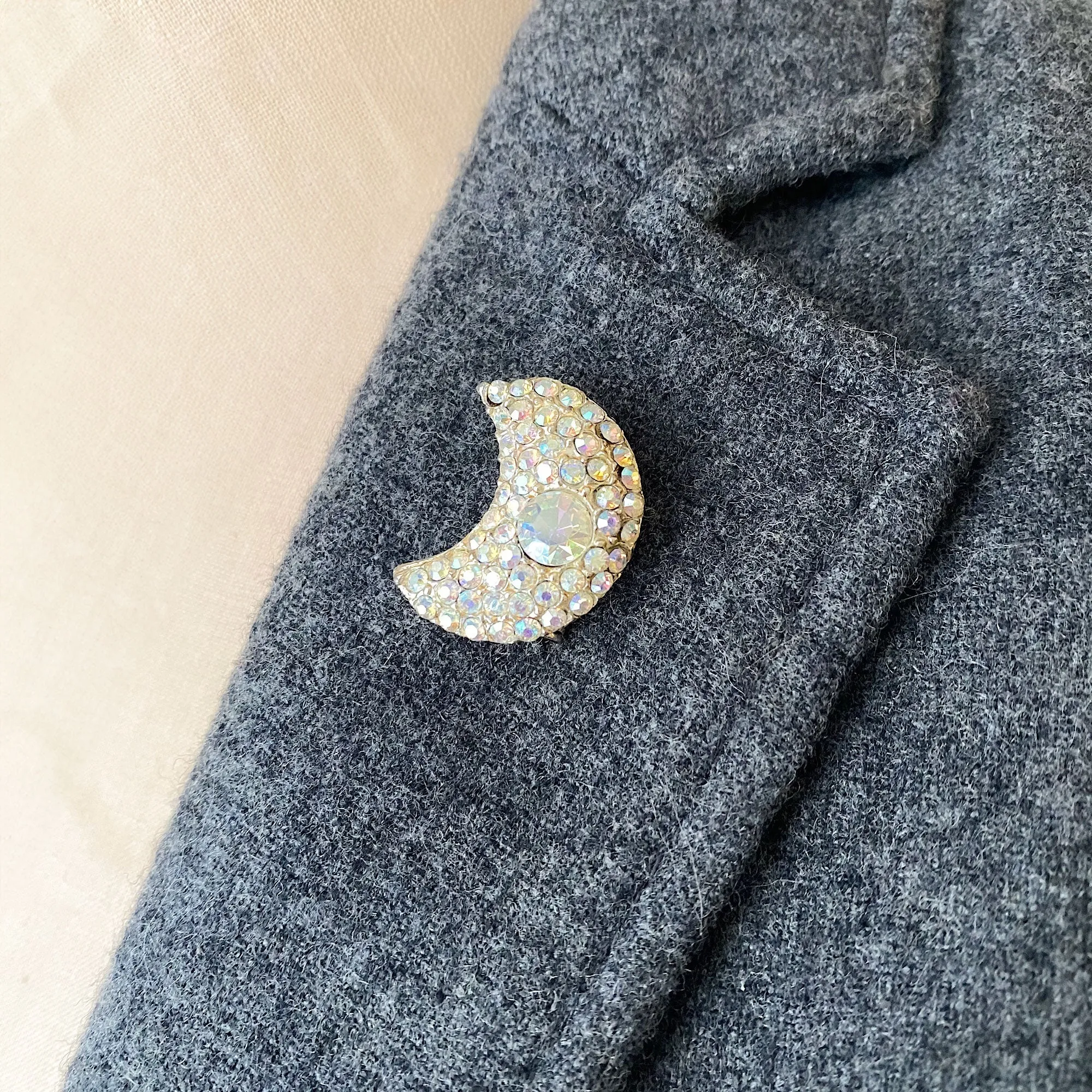 JENNING aurora borealis crescent moon pin