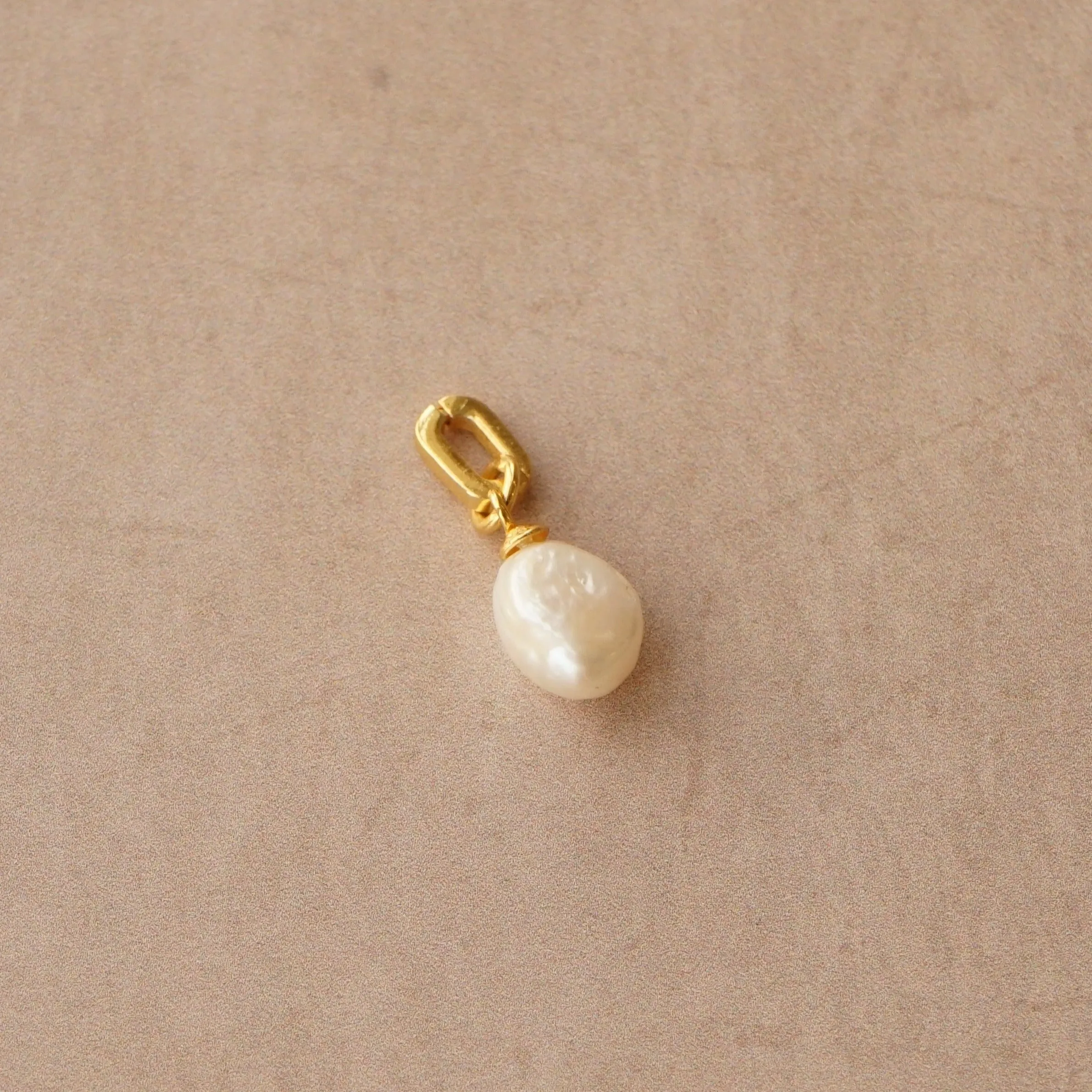 LUXE Baroque Pearl Charm