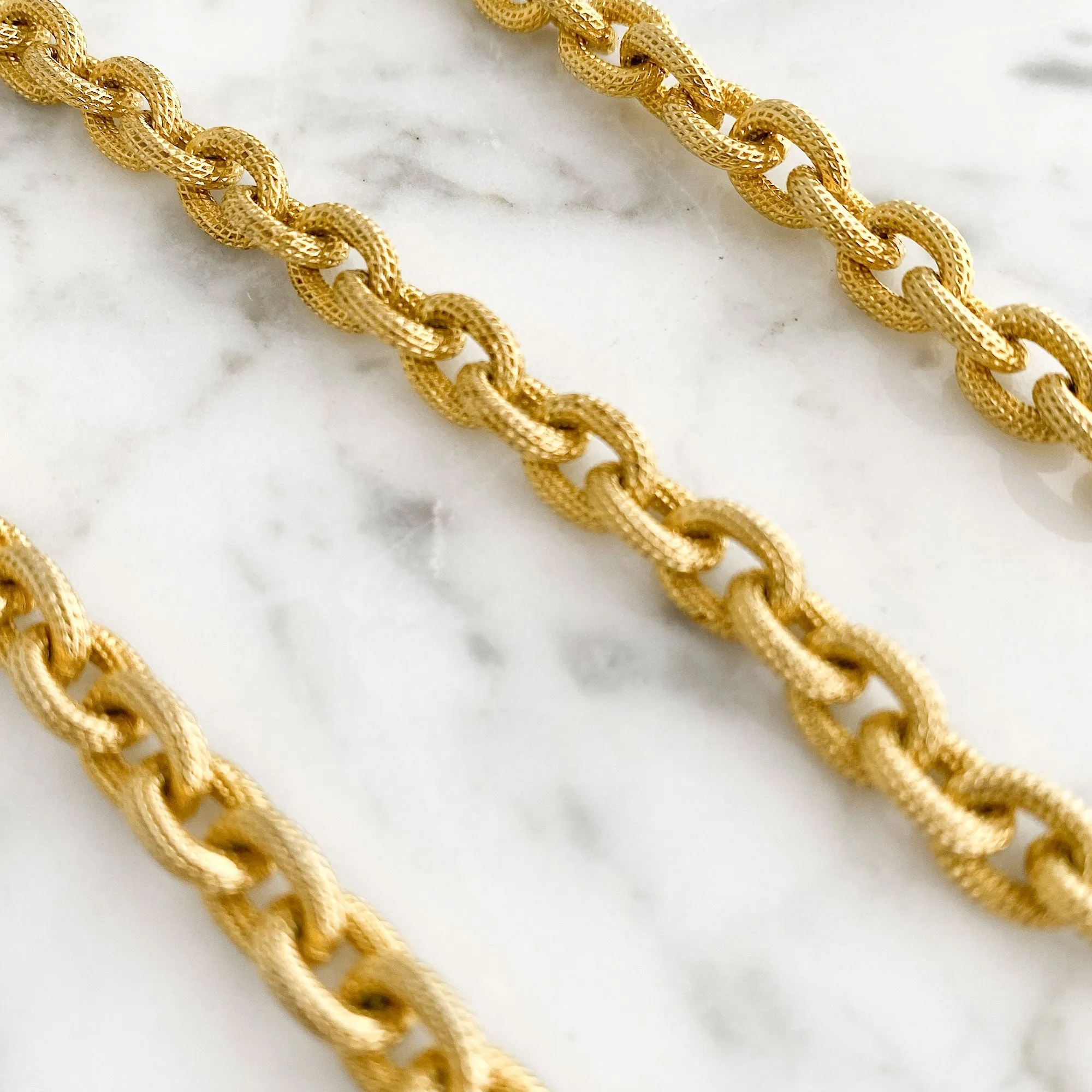 MAKAYLA textured gold chain necklace