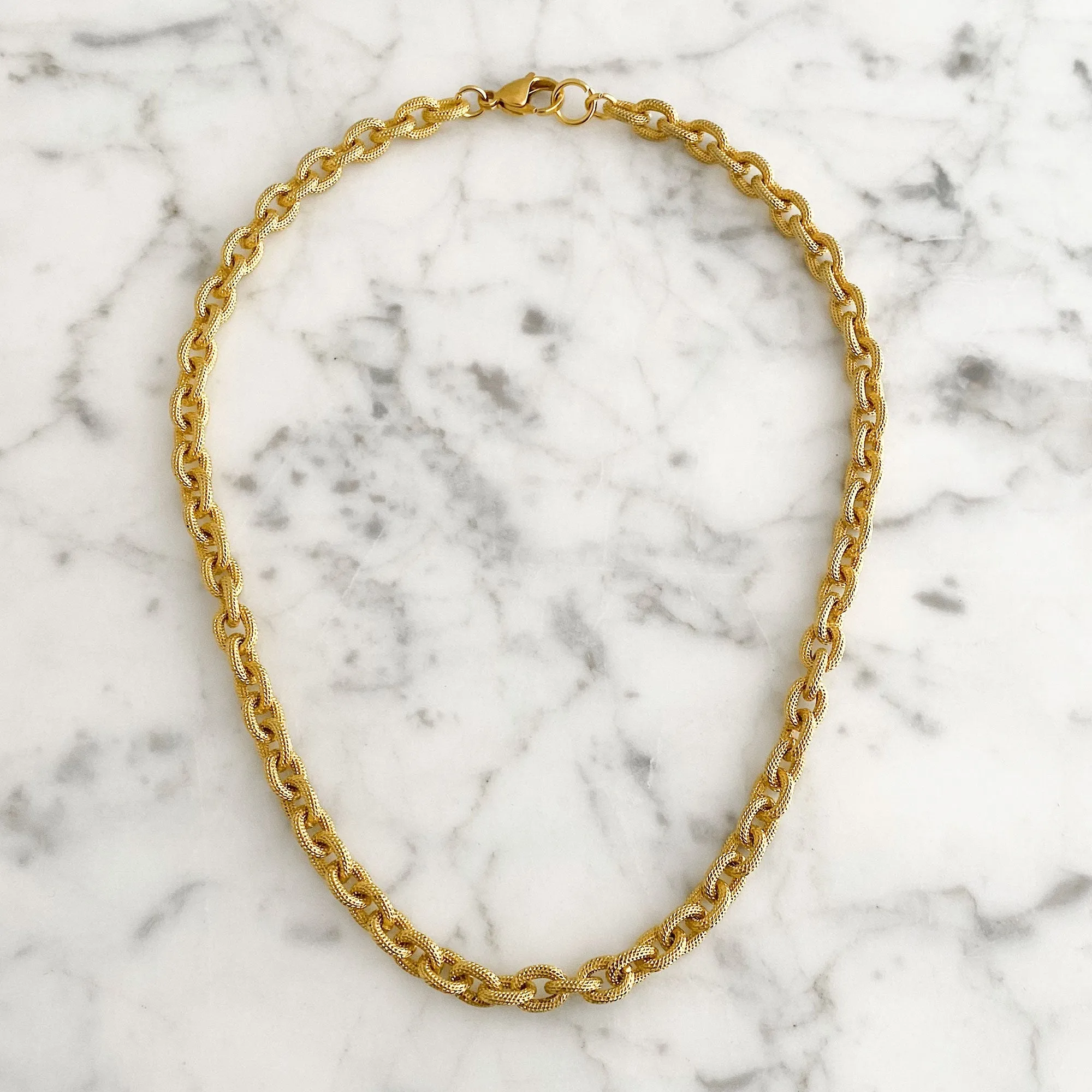 MAKAYLA textured gold chain necklace