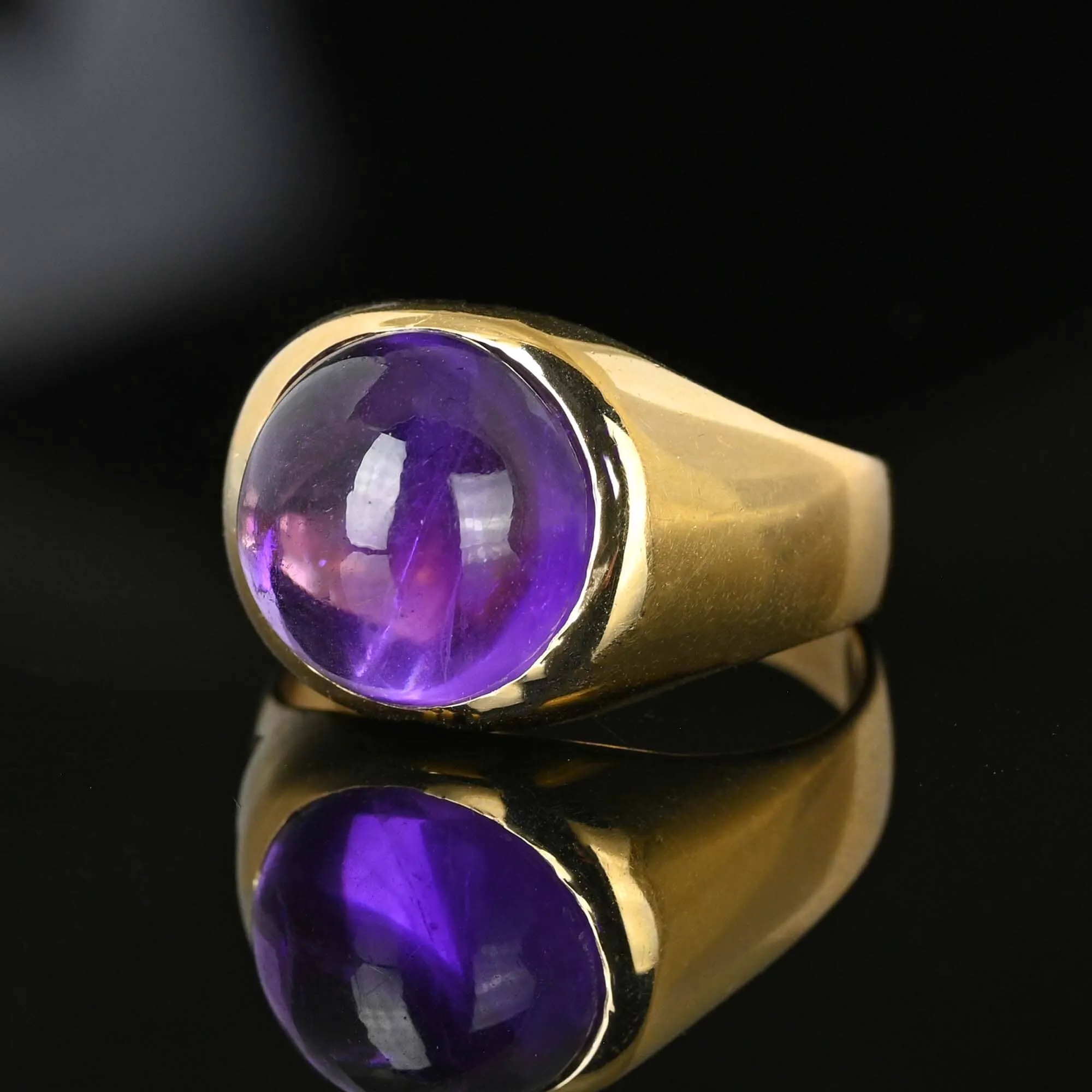 Retro 14K Gold Signet Domed Amethyst Cabochon Ring