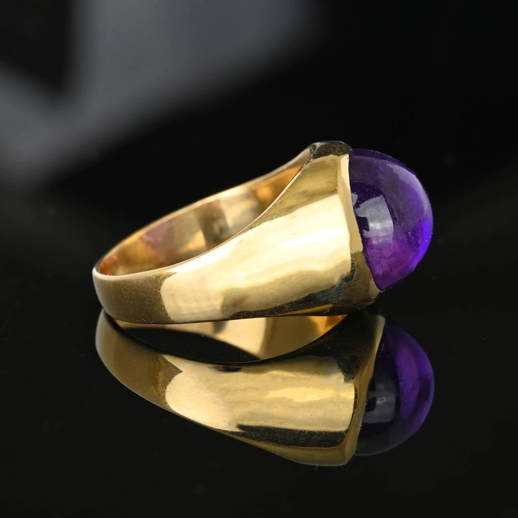 Retro 14K Gold Signet Domed Amethyst Cabochon Ring