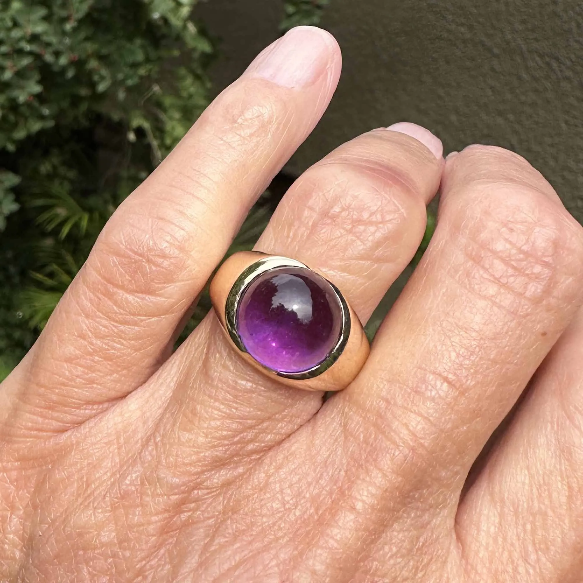 Retro 14K Gold Signet Domed Amethyst Cabochon Ring