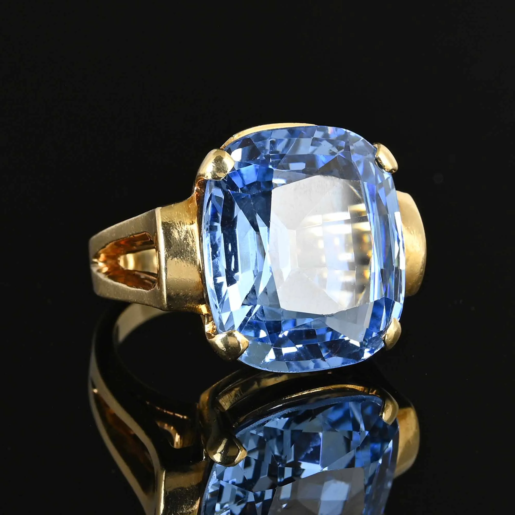 Retro 22 CTW Cushion Cut Blue Topaz Ring in 14K Gold