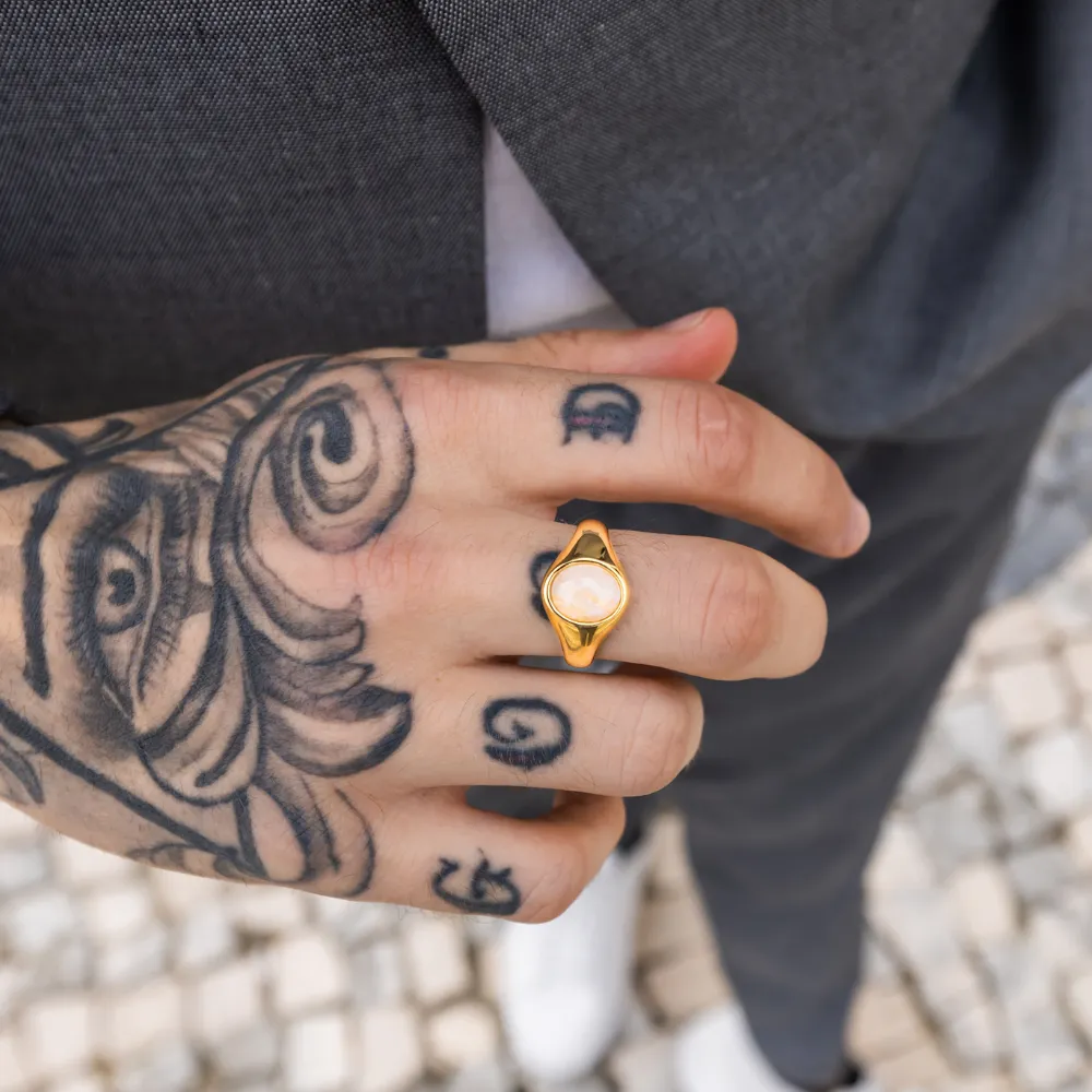 Rose Quartz Signet Ring - Gold