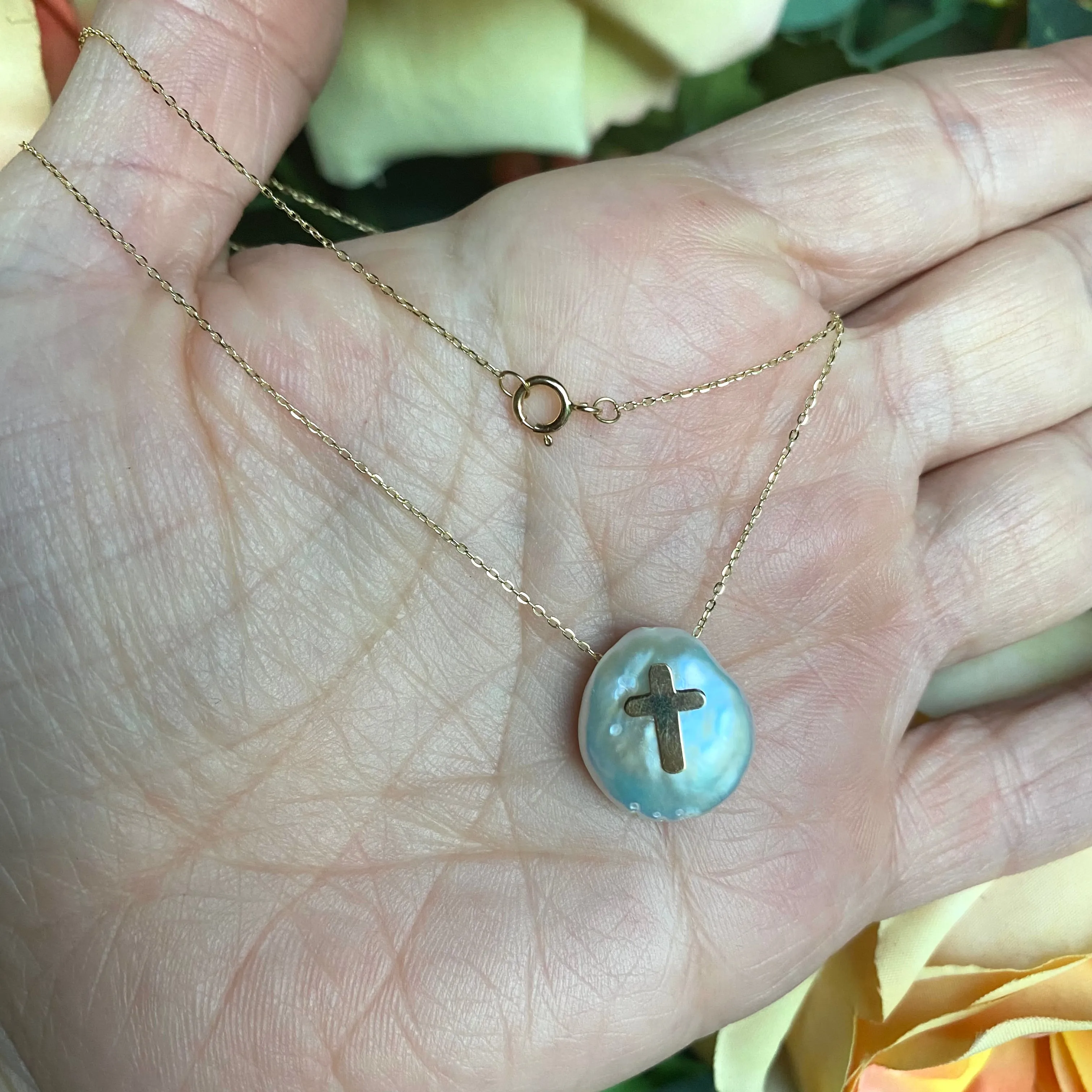 Solid Gold 18K Cross on Coin Pearl Pendant 18Inches