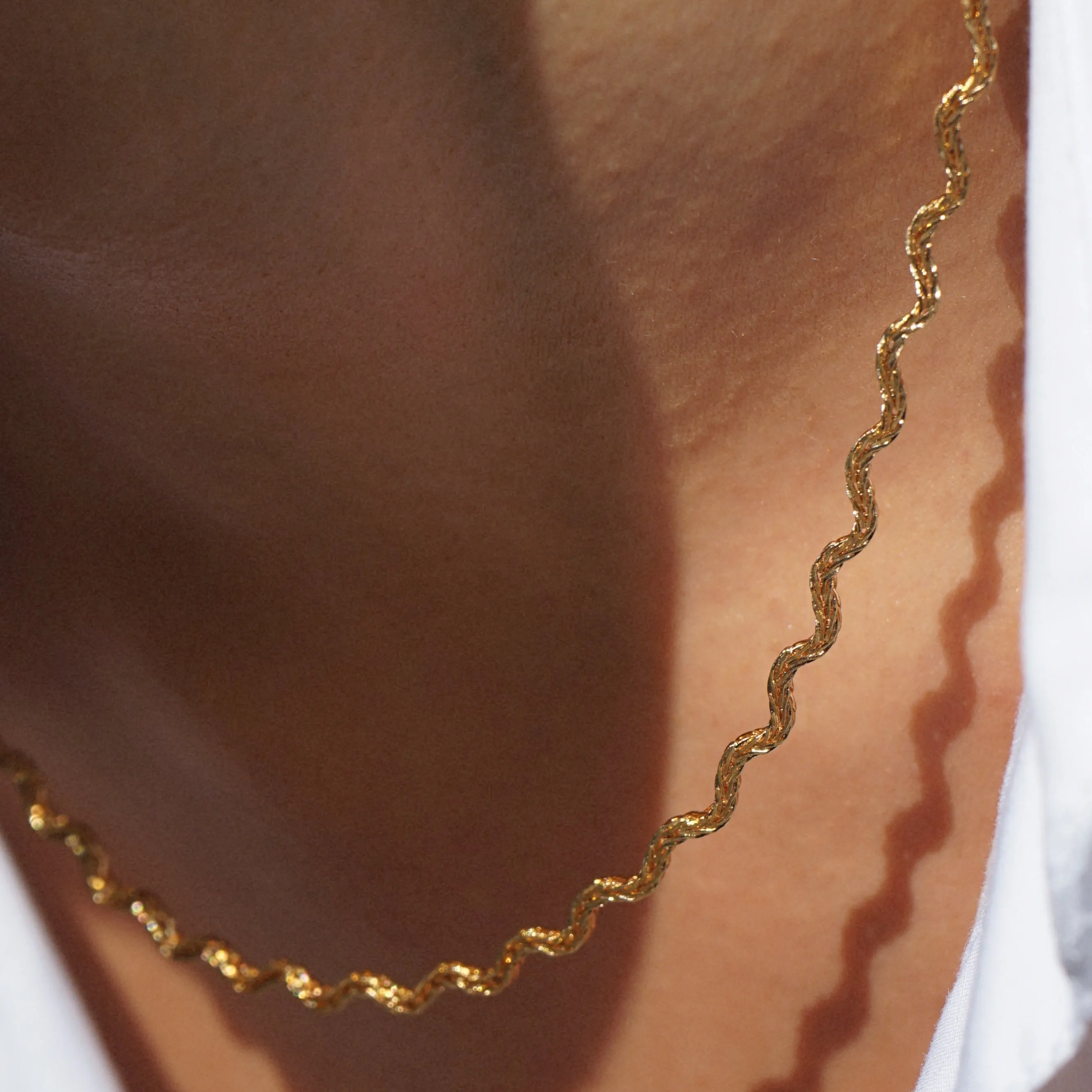 Textured Wave Chain Necklace