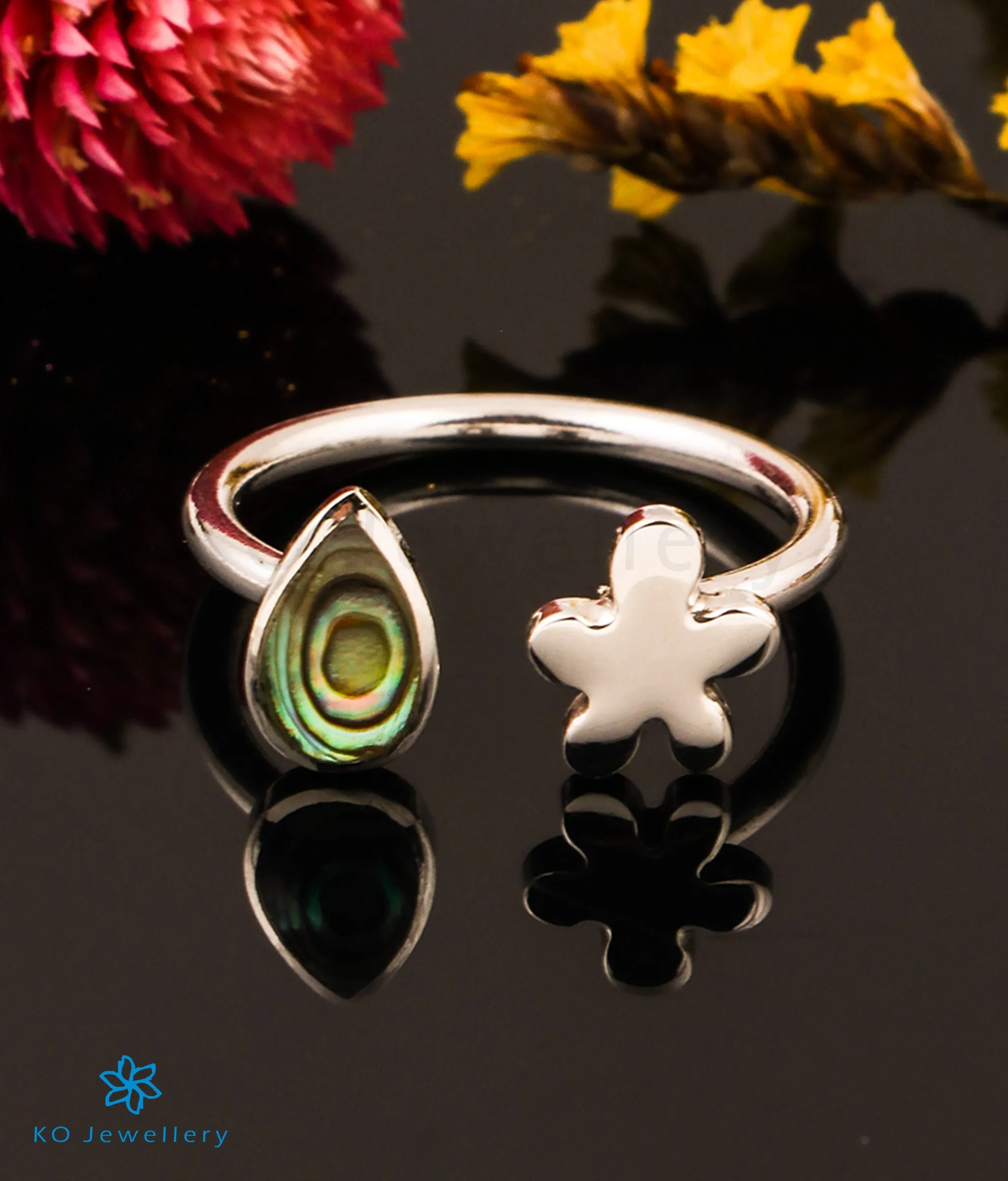 The Flora Silver Open Finger Ring (Seashell)