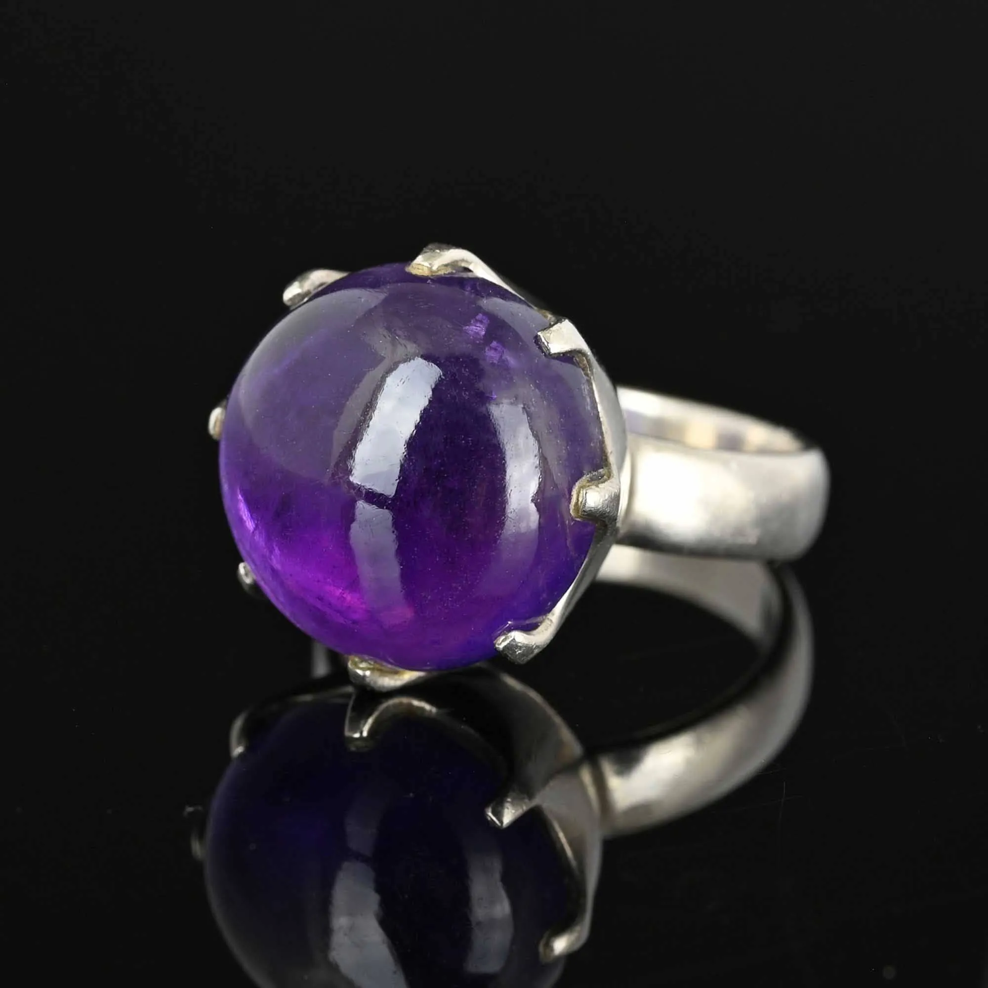 Vintage 8 CTW Amethyst Cabochon Ring in Sterling Silver