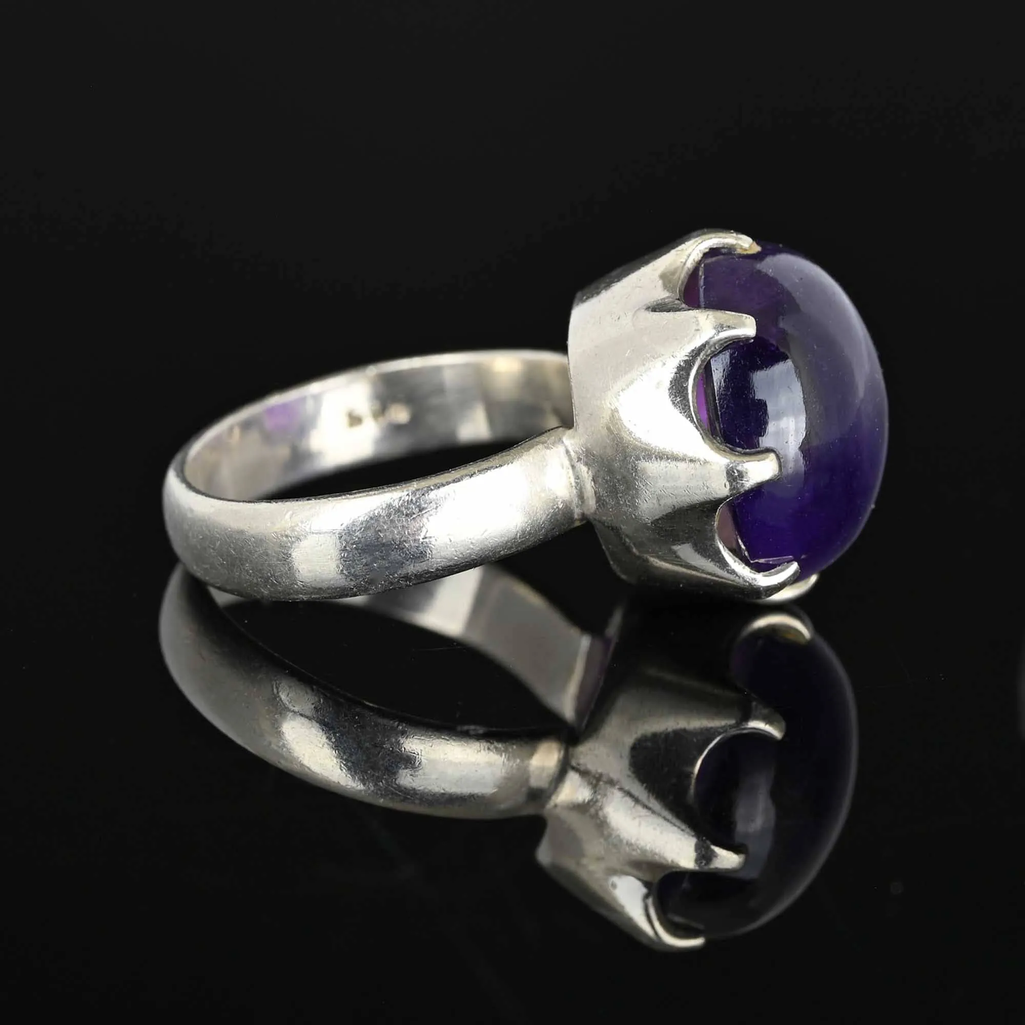 Vintage 8 CTW Amethyst Cabochon Ring in Sterling Silver